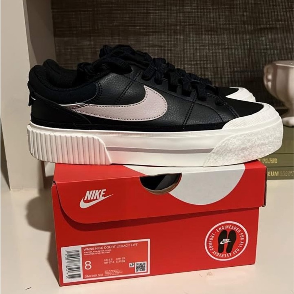 NEVER WORN! Nike Black and White leather court lifts. Light purple swoosh